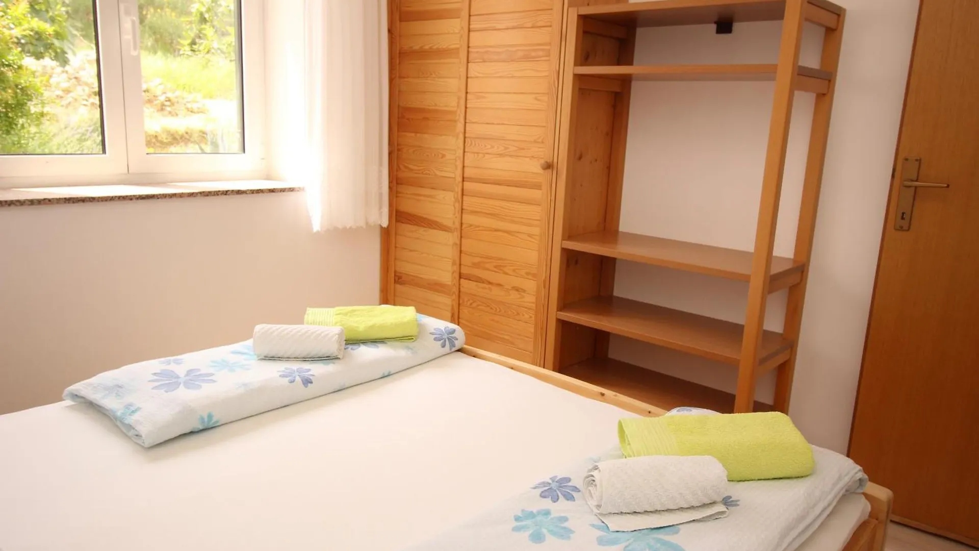 Apartments With A Parking Space Baska, Krk - 24184 Baška