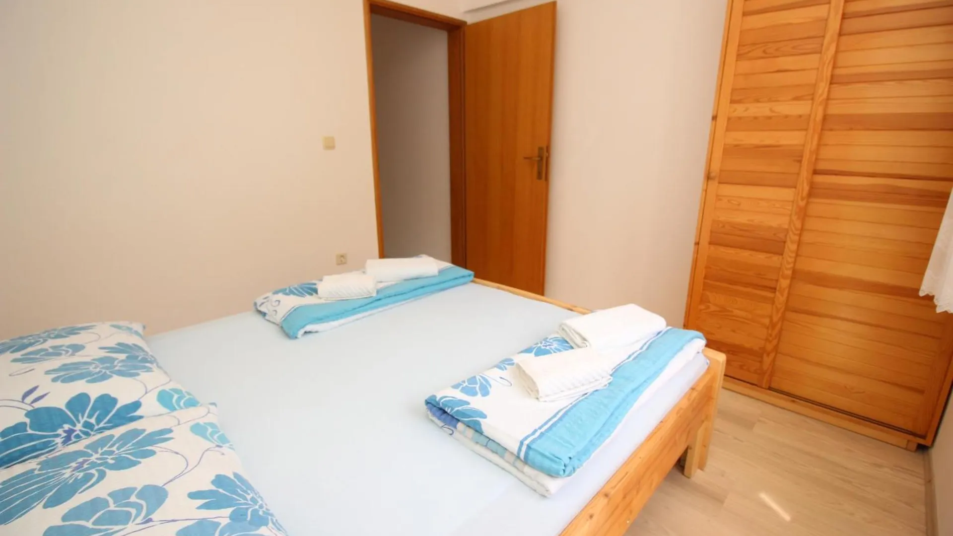 Apartments With A Parking Space Baska, Krk - 24184