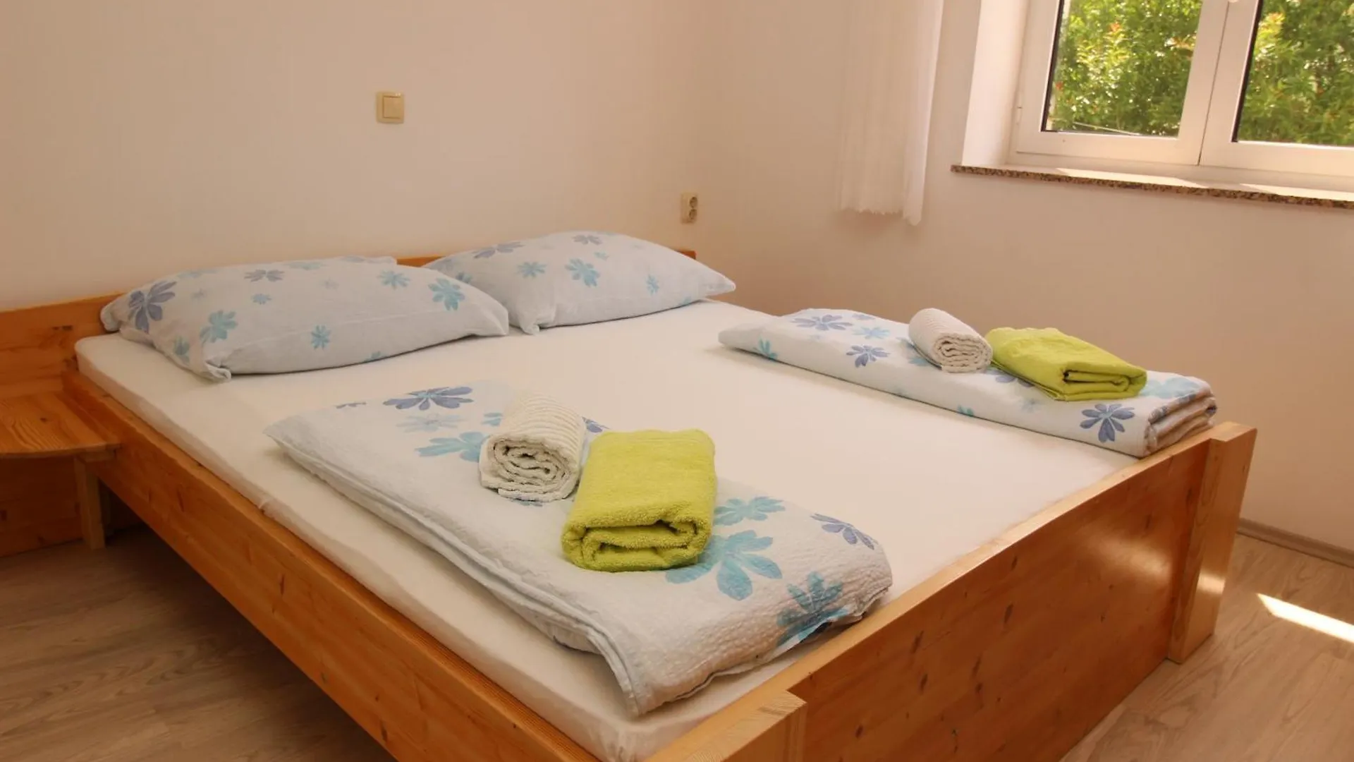 Apartments With A Parking Space Baska, Krk - 24184  Baska (Krk)